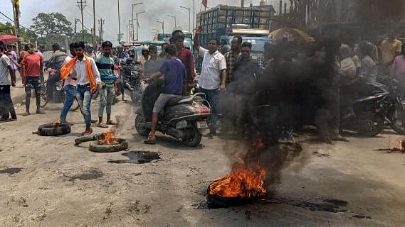 <div class="paragraphs"><p>BJP supporters burn tyres on a road during their protest over the alleged post-poll violence during Lok Sabha polls, in Matigara near Siliguri, Monday, April 29, 2024.</p></div>