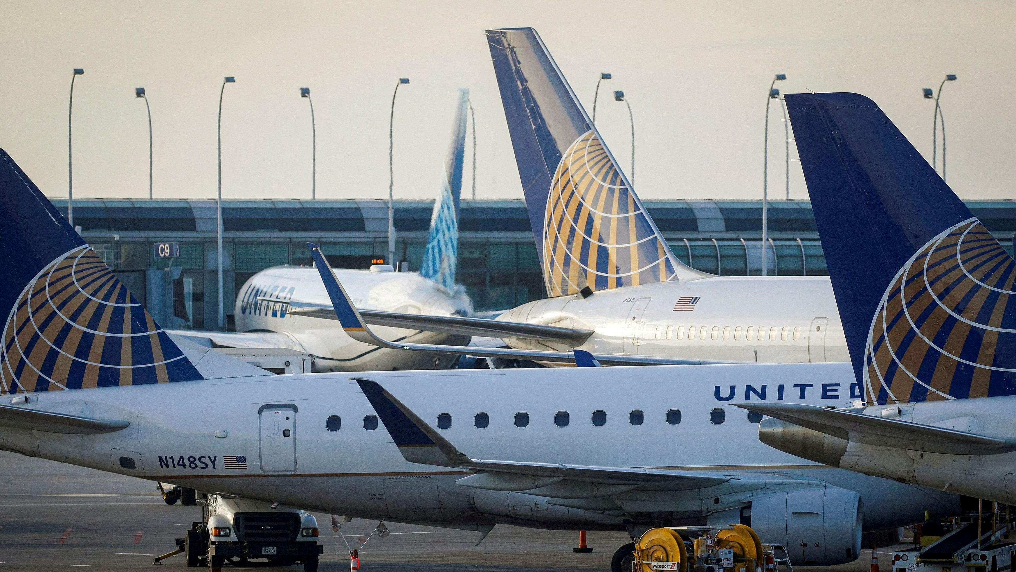 <div class="paragraphs"><p> United Airlines planes.</p></div>