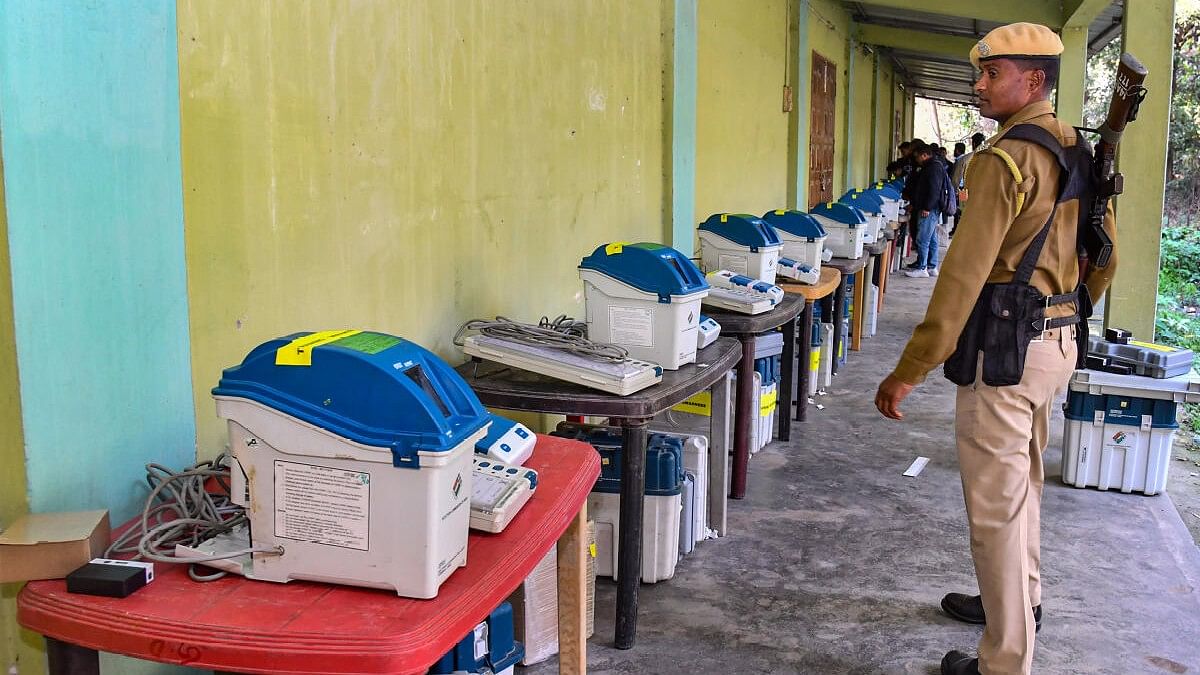 <div class="paragraphs"><p>Security personnel stand guard during the display of Electronic Voting Machine (EVM) and Voter Verifiable Paper Audit Trail (VVPAT) during a special training of Zonal and Sector officers ahead of the upcoming Lok Sabha election, in Sonitpur district</p></div>