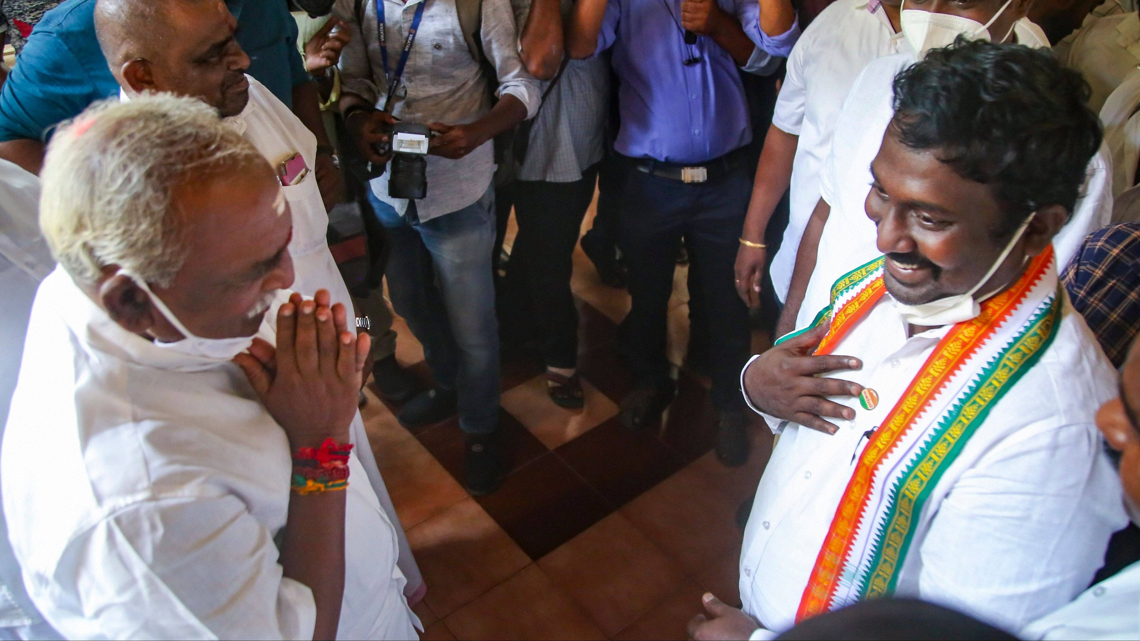 <div class="paragraphs"><p>A file photo of&nbsp;BJP candidate Pon Radhakrishnan (L) and Congress candidate Vijay Vasanth</p></div>