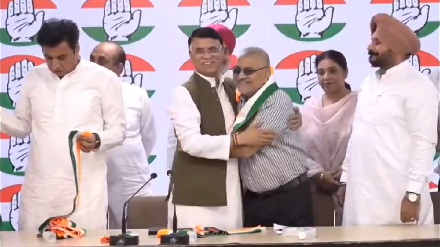 <div class="paragraphs"><p>Party leaders Pawan Khera and AICC in-charge for Punjab Devender Yadav, Punjab Congress chief Amarinder Singh Raja Warring and CLP leader Pratap Singh Bajwa welcomed Gandhi into the party fold.</p></div>