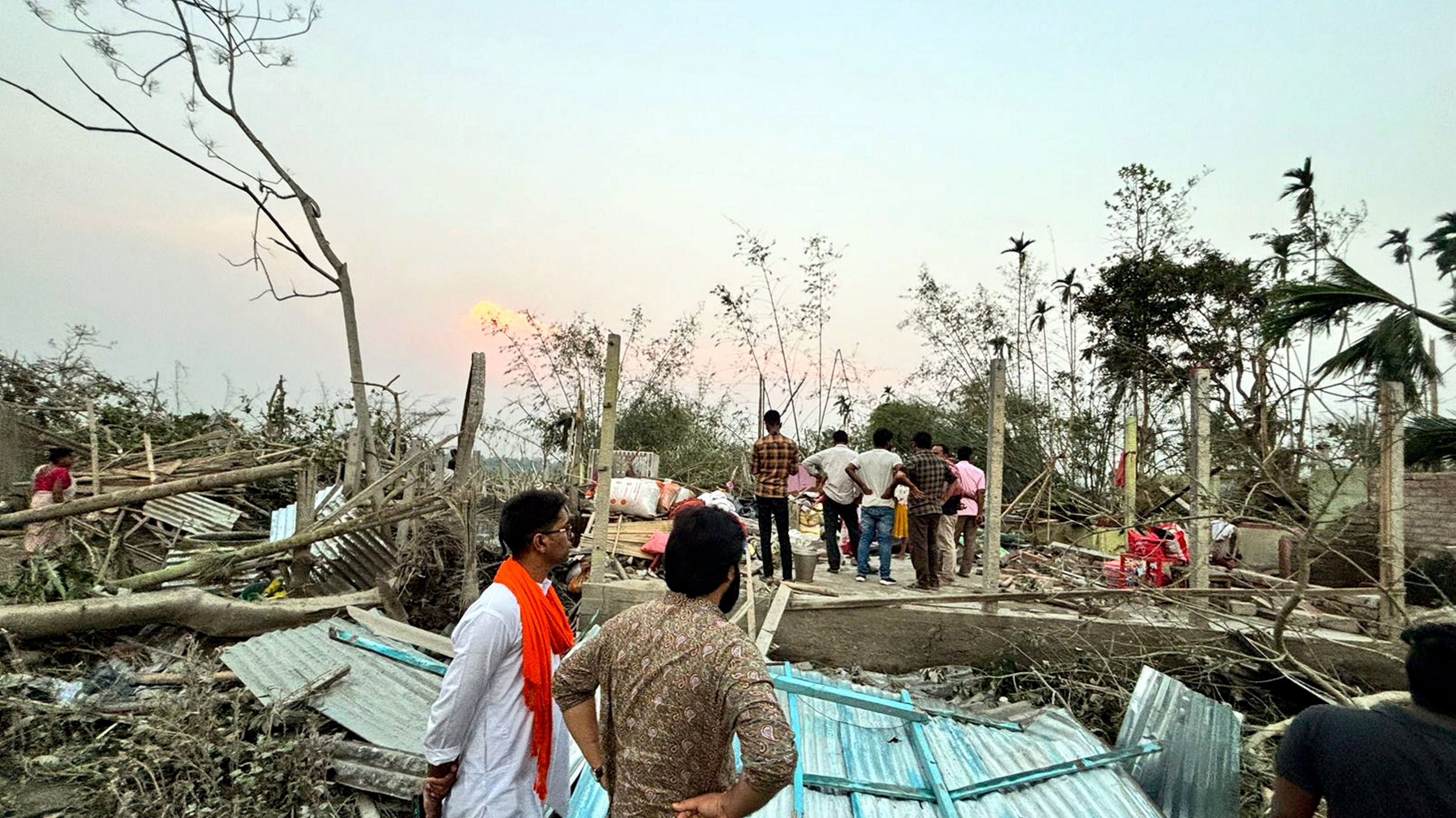 <div class="paragraphs"><p>A heavy strom left at least five people dead, in Jalpaiguri, West Bengal, Sunday, March 31, 2024.</p></div>