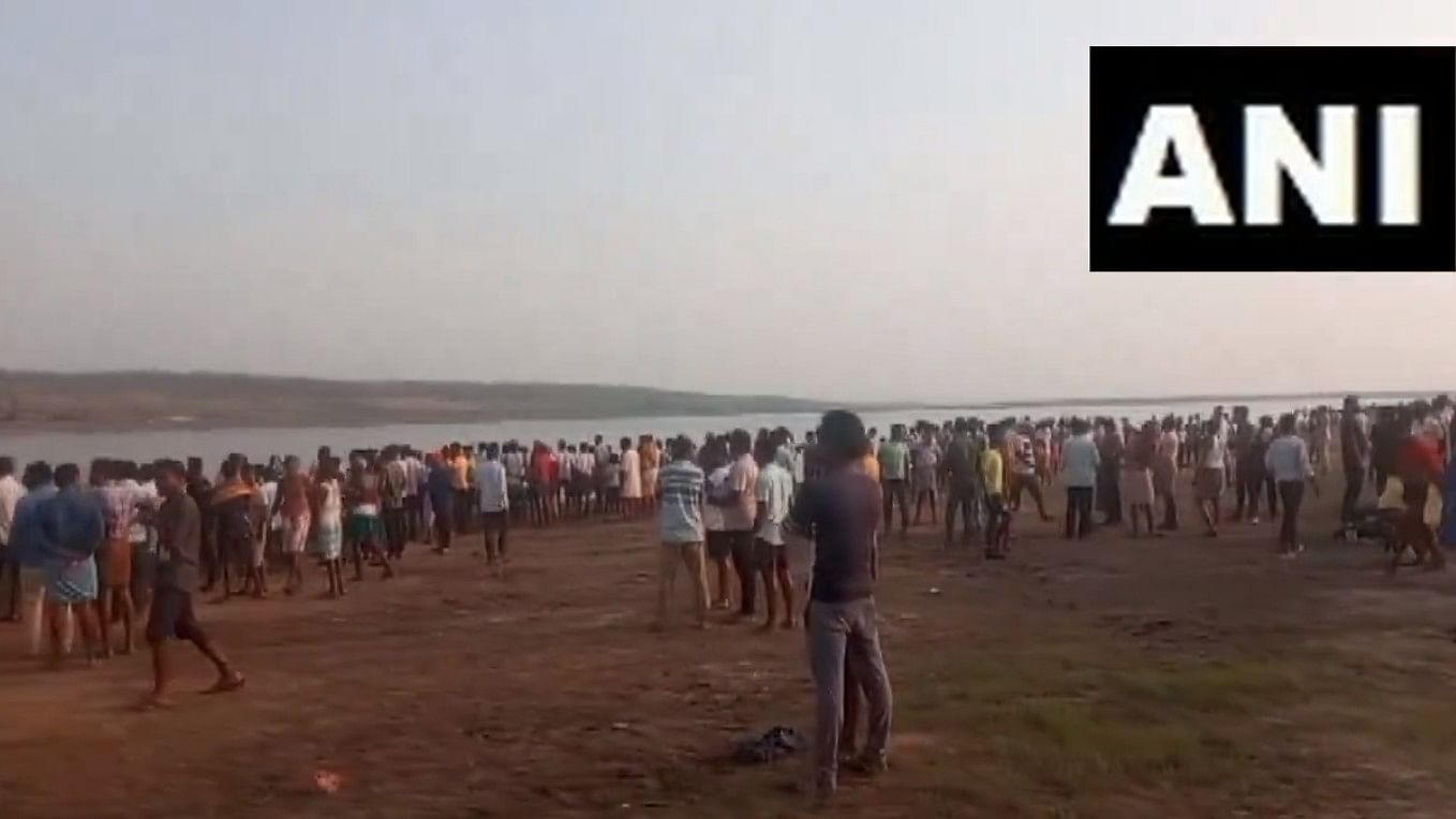 <div class="paragraphs"><p>Search and rescue operation in progress as boat capsized in Odisha's Mahanadi river&nbsp;</p></div>