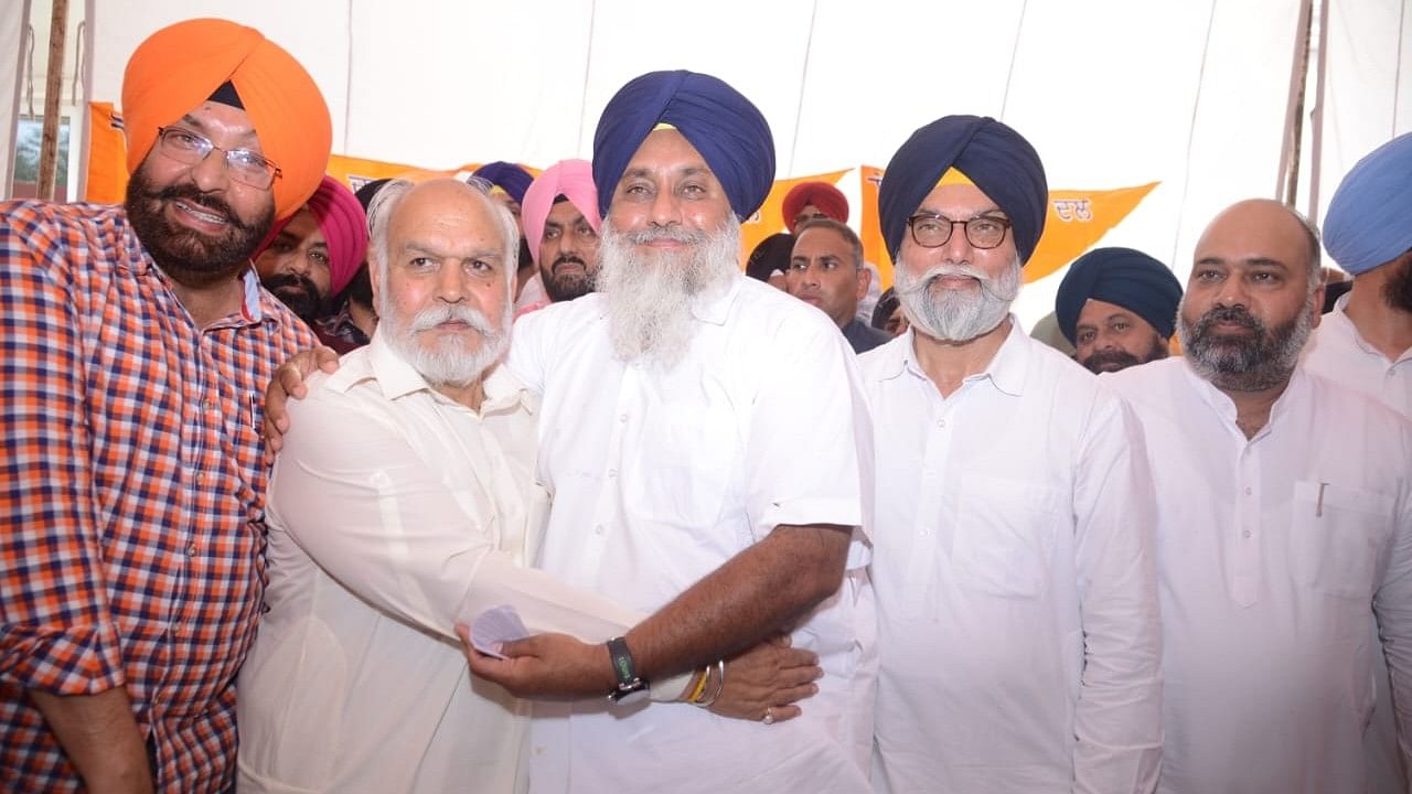 <div class="paragraphs"><p>SAD chief Sukhbir Singh Badal with Mohinder Singh Kaypee.</p></div>