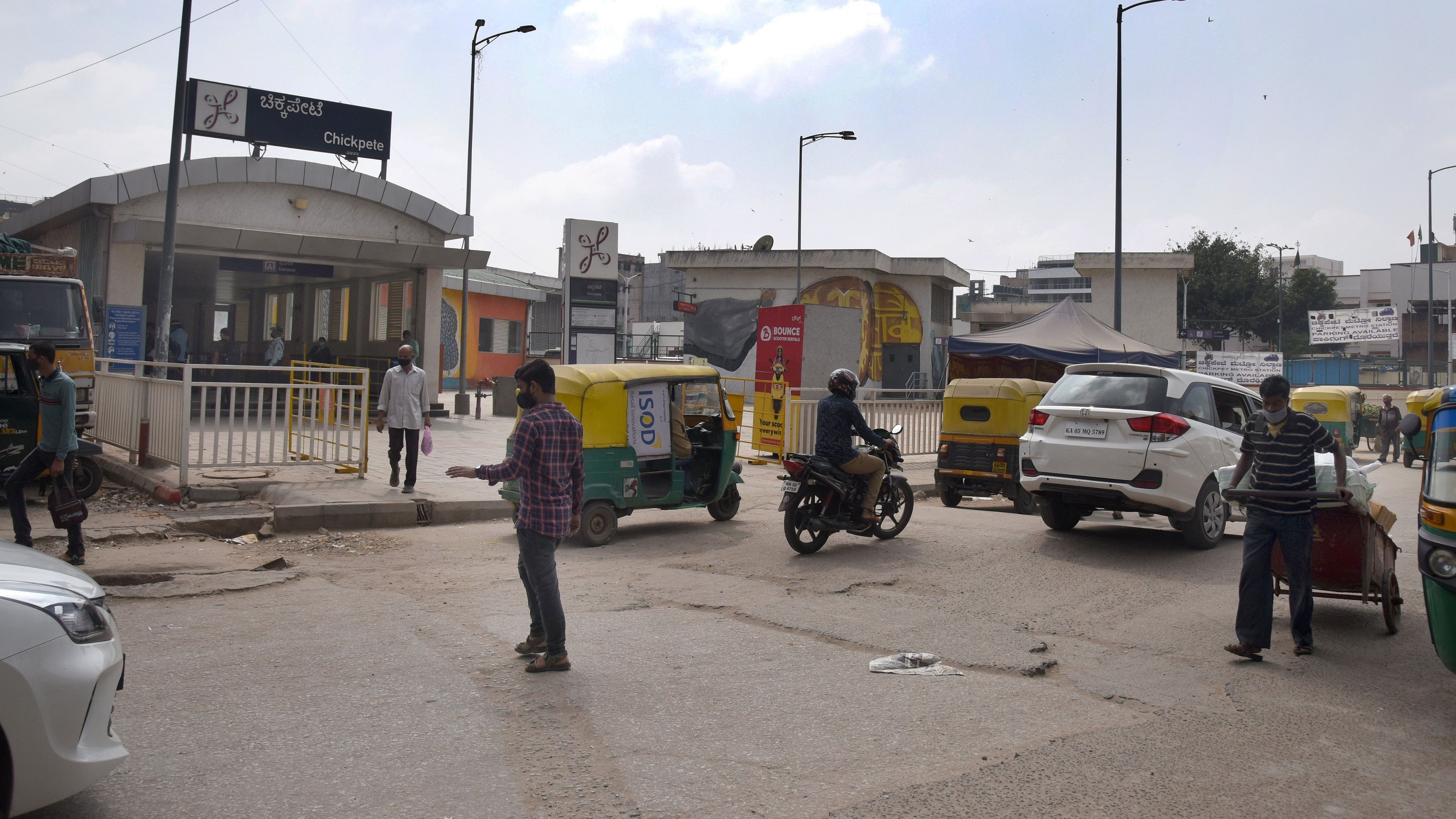 <div class="paragraphs"><p>A view of Chickpet at BVK Iyengar road in Bengaluru</p></div>