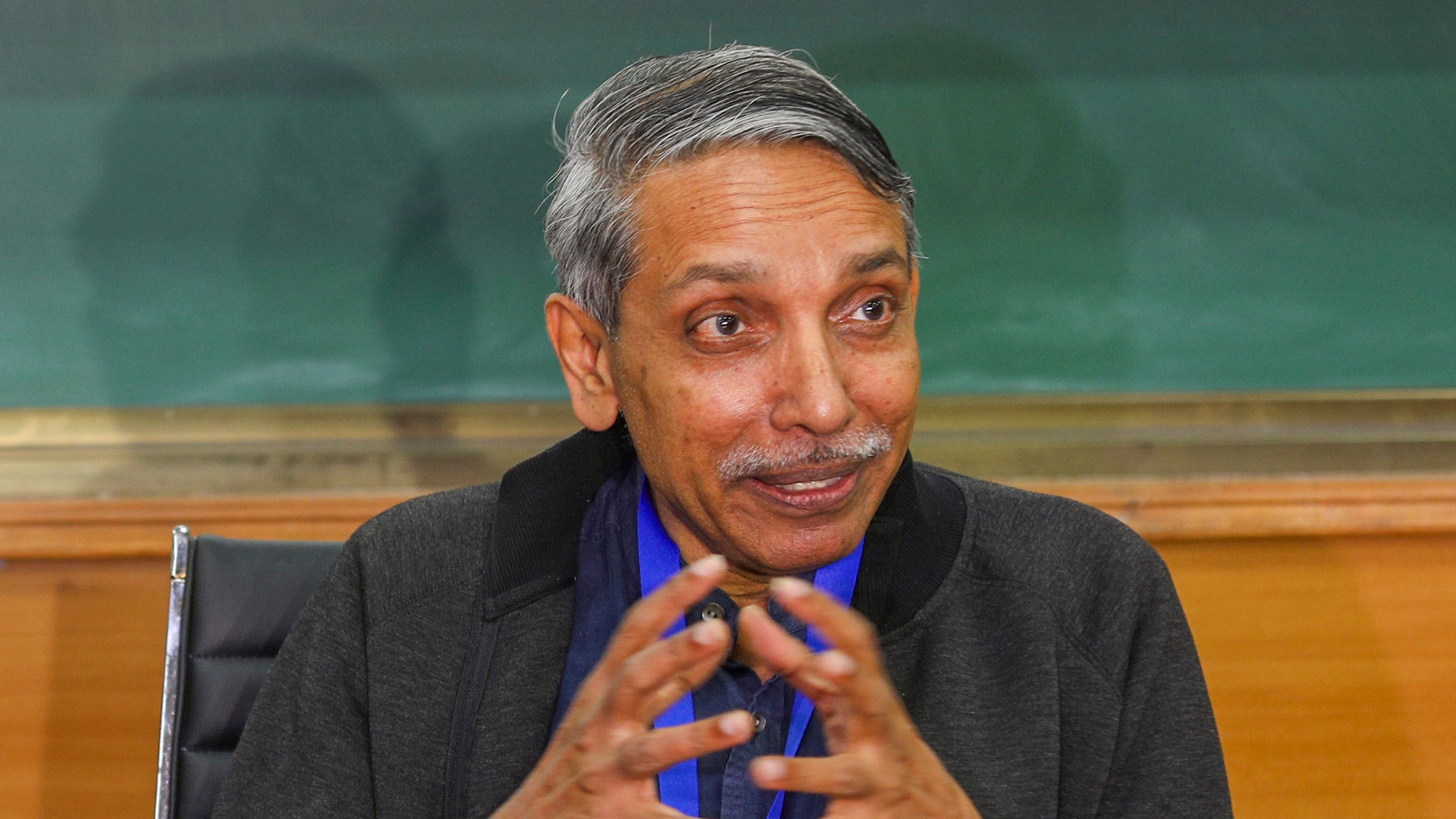 <div class="paragraphs"><p> M Jagadesh Kumar addresses a press conference at IIM Jammu.</p></div>