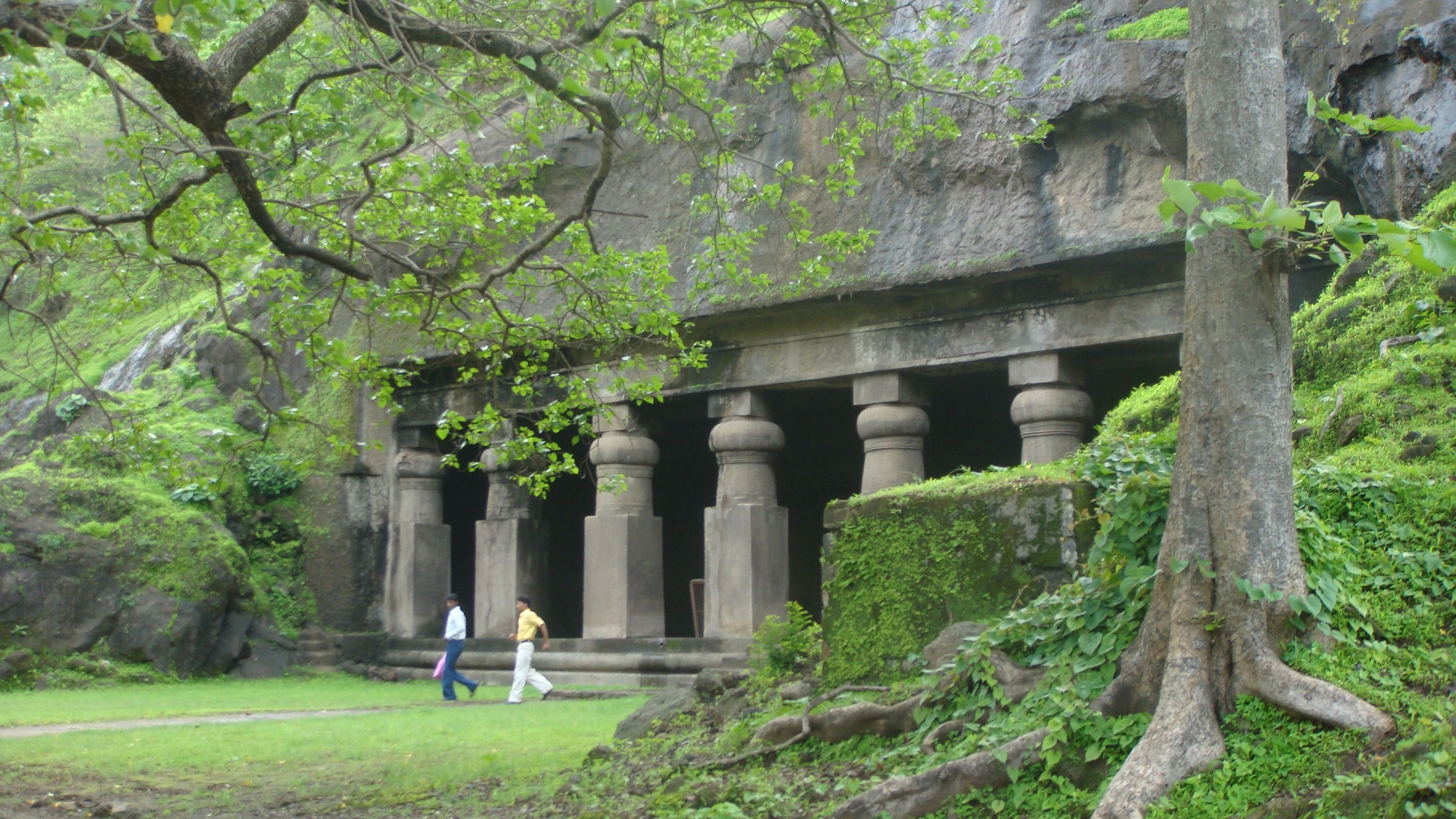 <div class="paragraphs"><p>Elephanta Caves. </p></div>