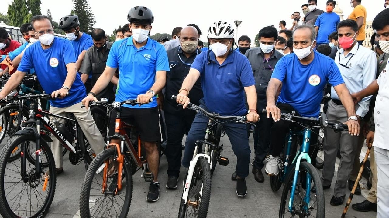 <div class="paragraphs"><p>(L-R) Bengaluru North MP D V Sadananda Gowda, Bengaluru South MP Tejasvi Surya, former CM Basavaraj Bommai and Bengaluru Central MP P C Mohan during a cycle rally.</p></div>