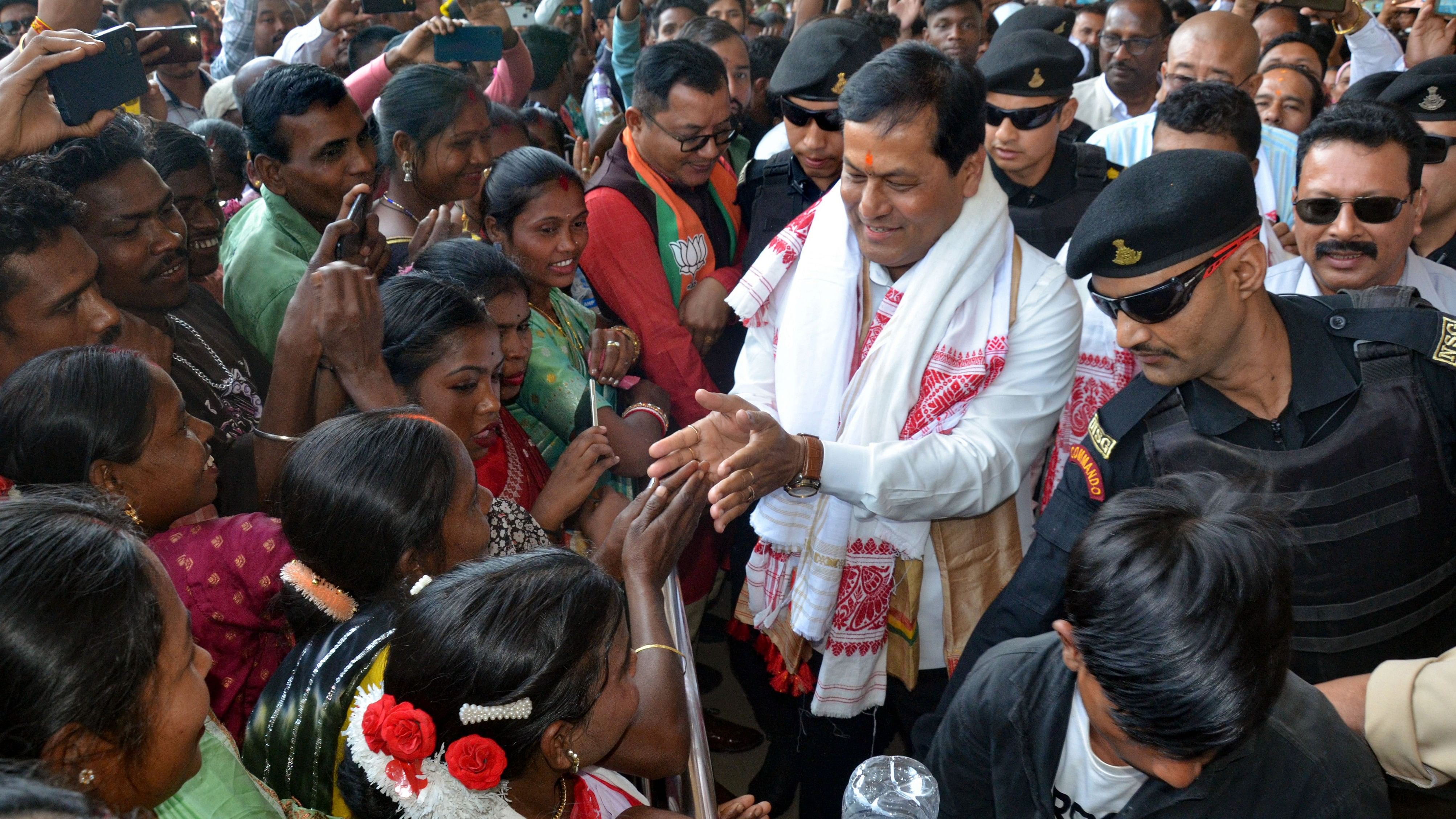 <div class="paragraphs"><p>Union Minister and BJP candidate for Lok Sabha elections Sarbananda Sonowal being welcomed by supporters.</p></div>