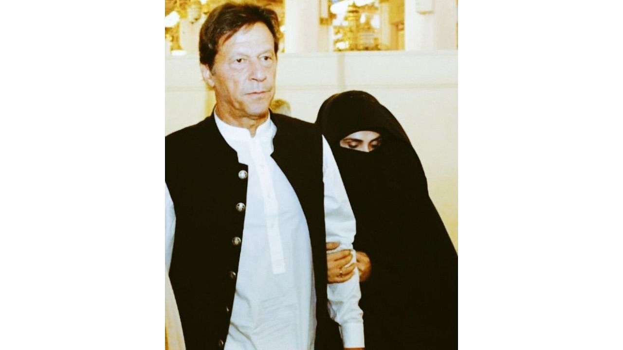 <div class="paragraphs"><p>Imran Khan and his wife Bushra Bibi.</p></div>