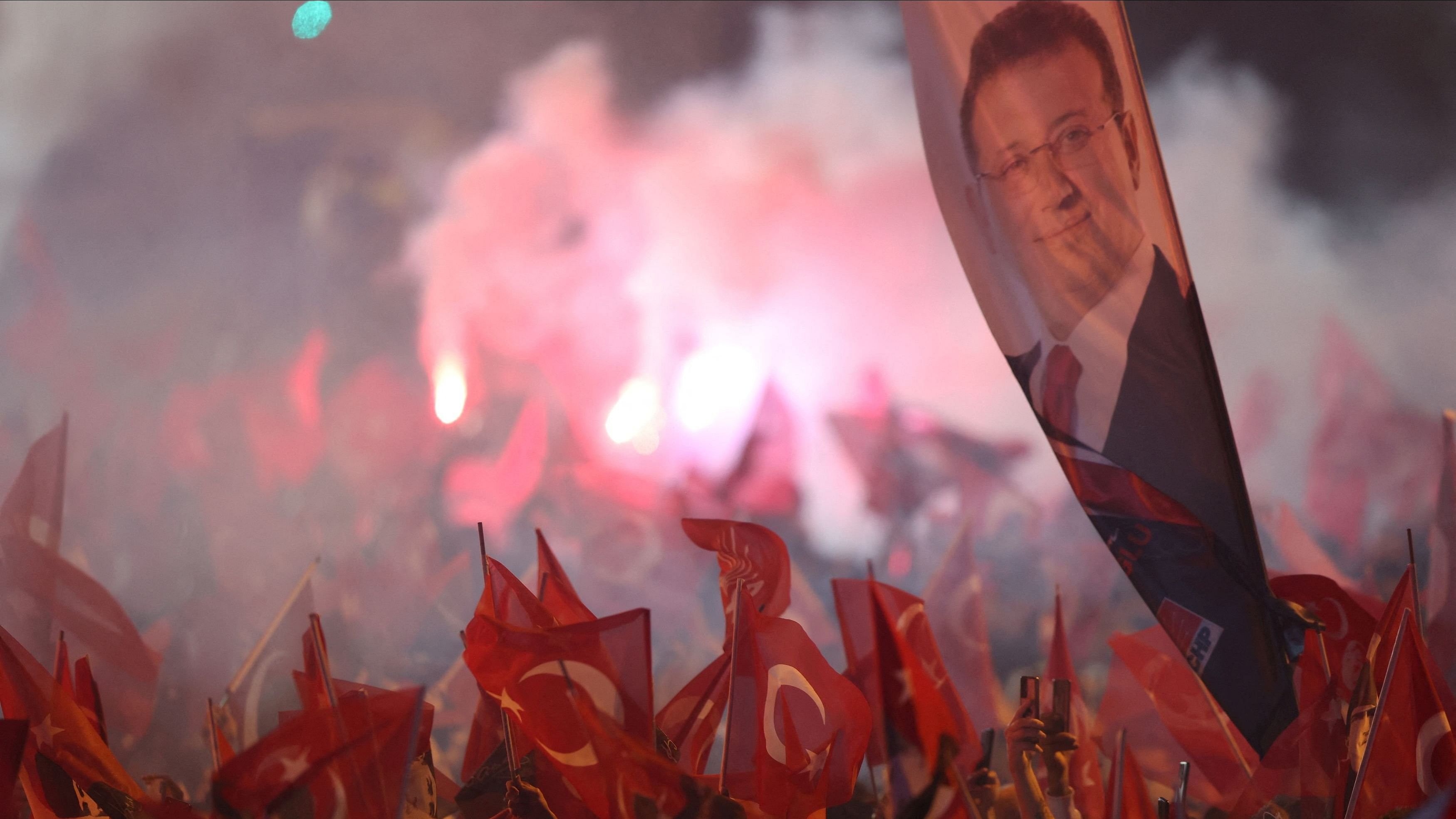 <div class="paragraphs"><p>Supporters of Istanbul Mayor Ekrem Imamoglu, mayoral candidate of the main opposition Republican People's Party  in Istanbul, Turkey .</p></div>