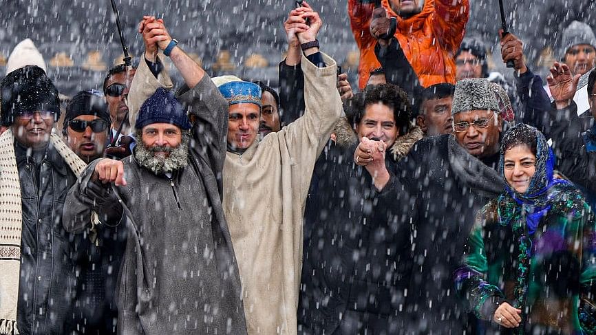 <div class="paragraphs"><p>Congress President Mallikarjun Kharge with party leaders Rahul Gandhi and Priyanka Gandhi Vadra, PDP chief Mehbooba Mufti, J&amp;K National Conference Vice President Omar Abdullah and others during a public rally at the end of the Congress' 'Bharat Jodo Yatra', in Srinagar, Monday, Jan. 30, 2023.</p></div>