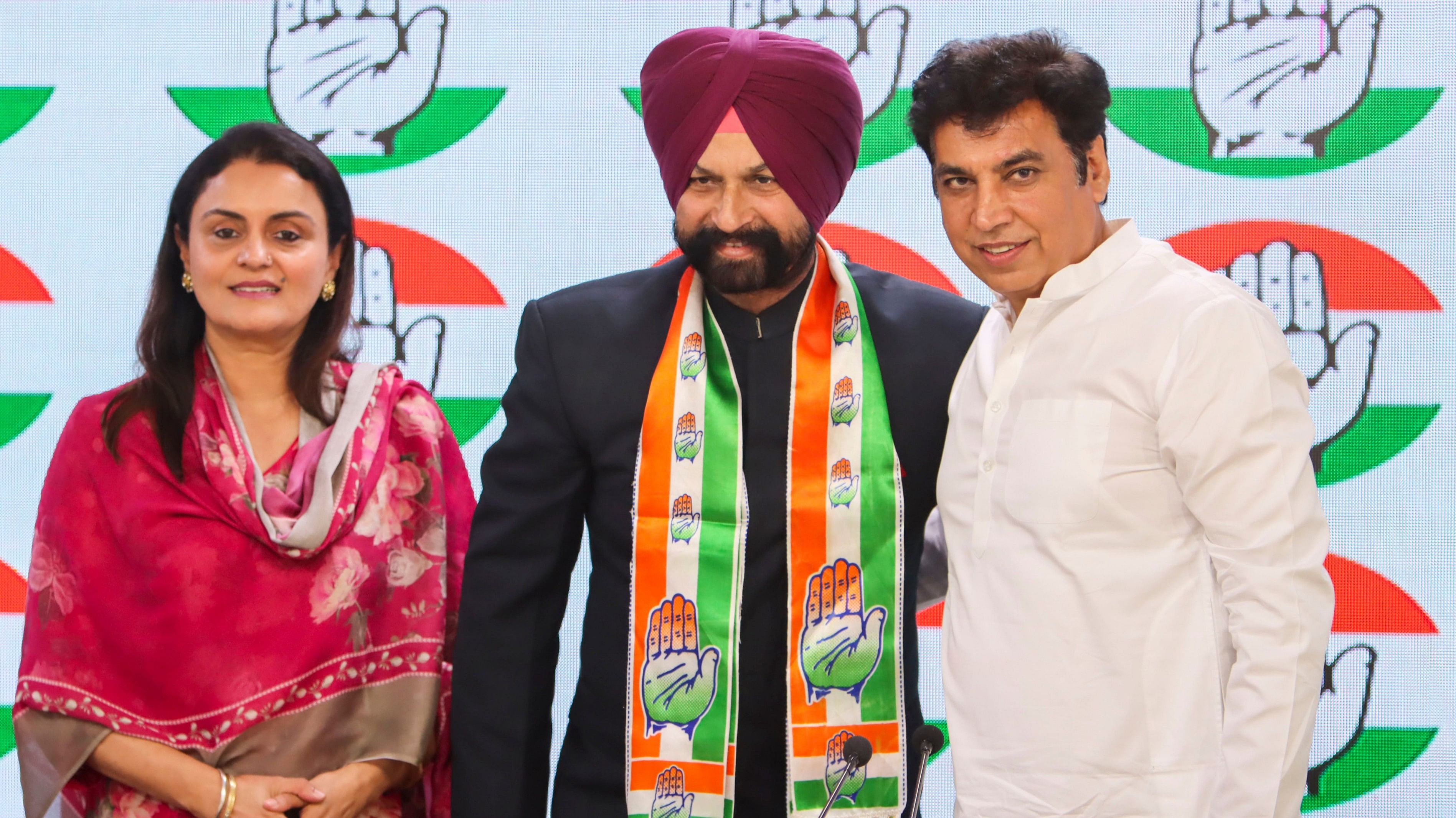 <div class="paragraphs"><p>Congress leader Devender Yadav with newly joined party leader and former Punjab police ADGP Gurinder Singh Dhillon at AICC office, in New Delhi, Tuesday, April 30, 2024.</p></div>