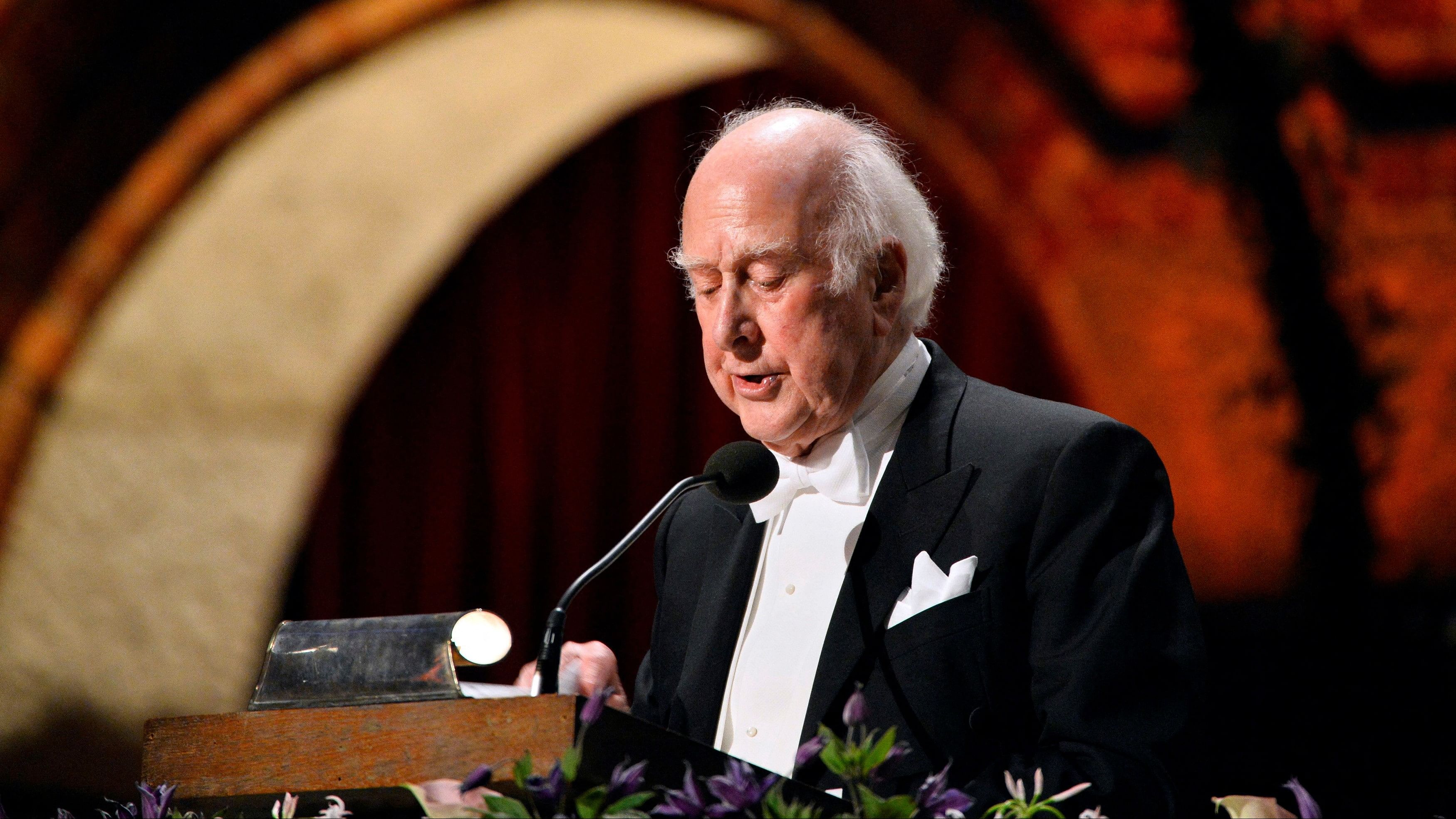 <div class="paragraphs"><p>Nobel physics laureate Higgs addresses the traditional Nobel gala banquet at the Stockholm City Hall</p></div>