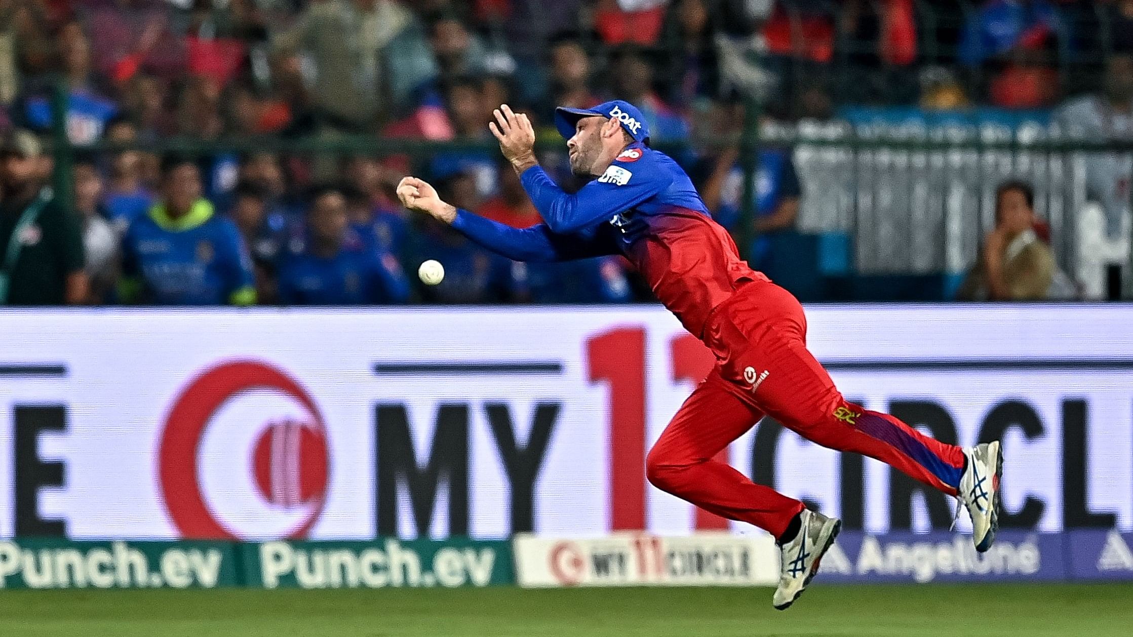 <div class="paragraphs"><p>RCB's Glenn Maxwell drops a catch during their IPL match against Lucknow Super Giants. </p></div>
