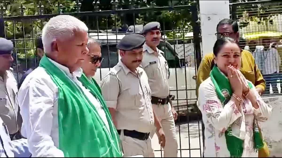 <div class="paragraphs"><p>Rohini&nbsp;Acharya arrives to file her nomination with Lalu Prasad Yadav.</p></div>