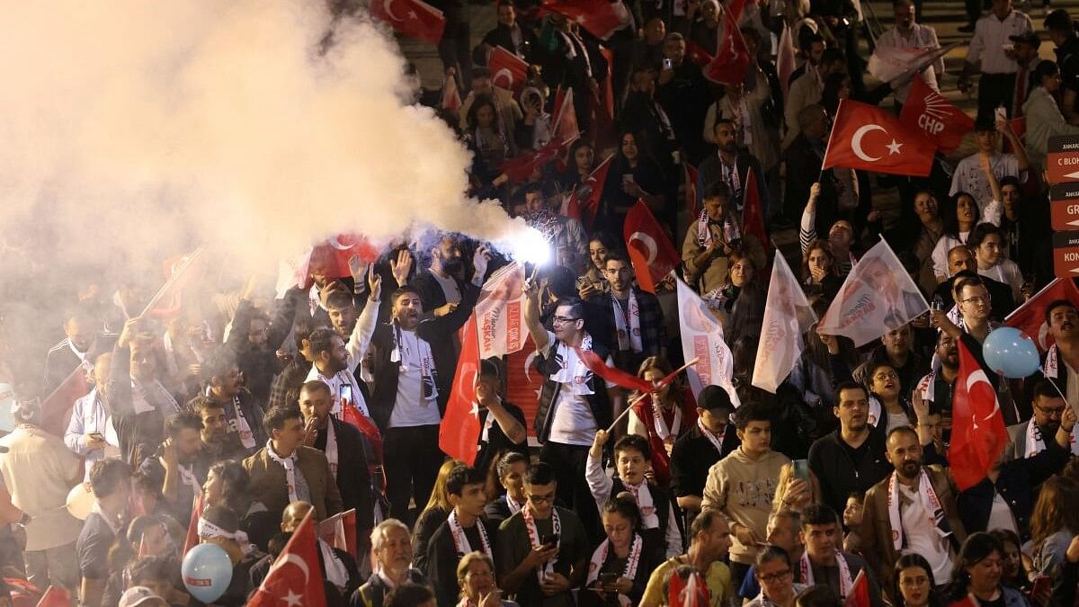 <div class="paragraphs"><p>Supporters of Ankara Mayor Mansur Yavas, mayoral candidate of the main opposition Republican People's Party (CHP), celebrate at the CHP headquarters following the early results during the local elections in Ankara, Turkey.</p></div>