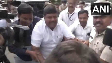 <div class="paragraphs"><p>Congress workers arrested in Bengaluru.</p></div>