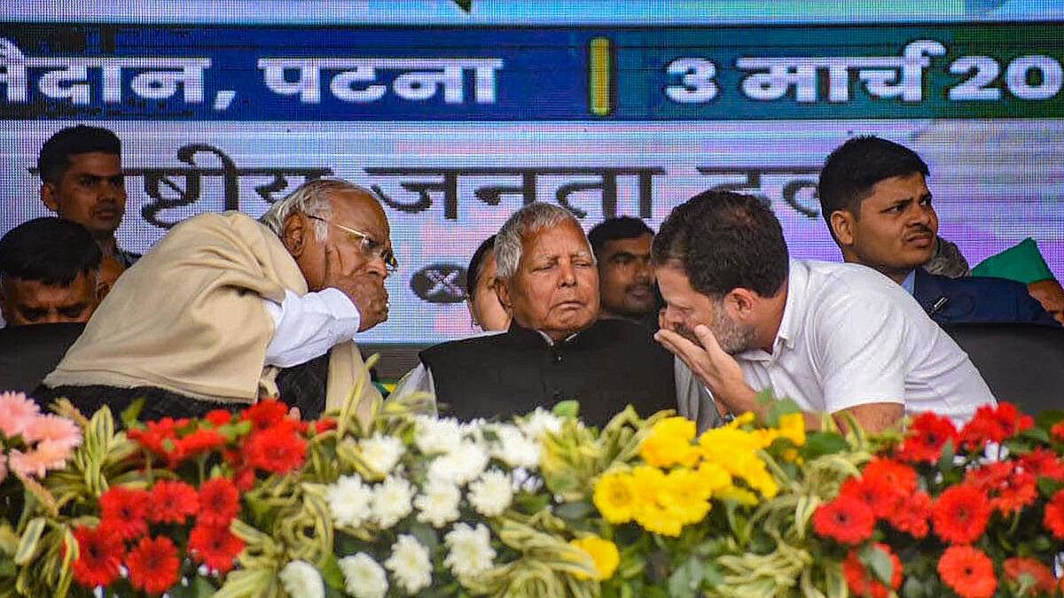 <div class="paragraphs"><p>File photo of Congress President Mallikarjun Kharge with party leader Rahul Gandhi and RJD chief Lalu Prasad Yadav during 'Jan Vishwas Rally', in Patna.</p></div>