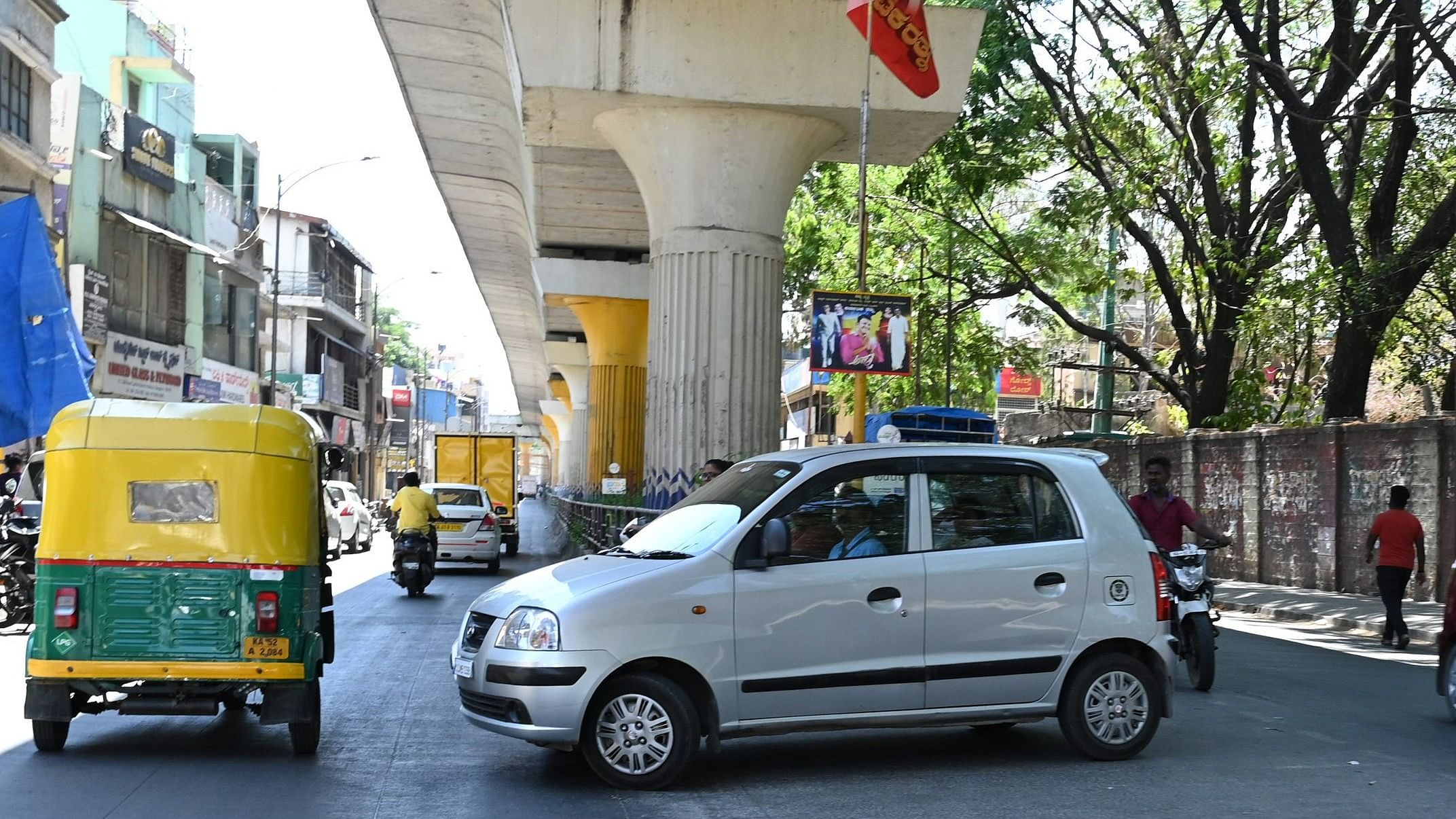 <div class="paragraphs"><p>Commuters take a U-Turn at Indiranagar in Bengaluru.</p></div>