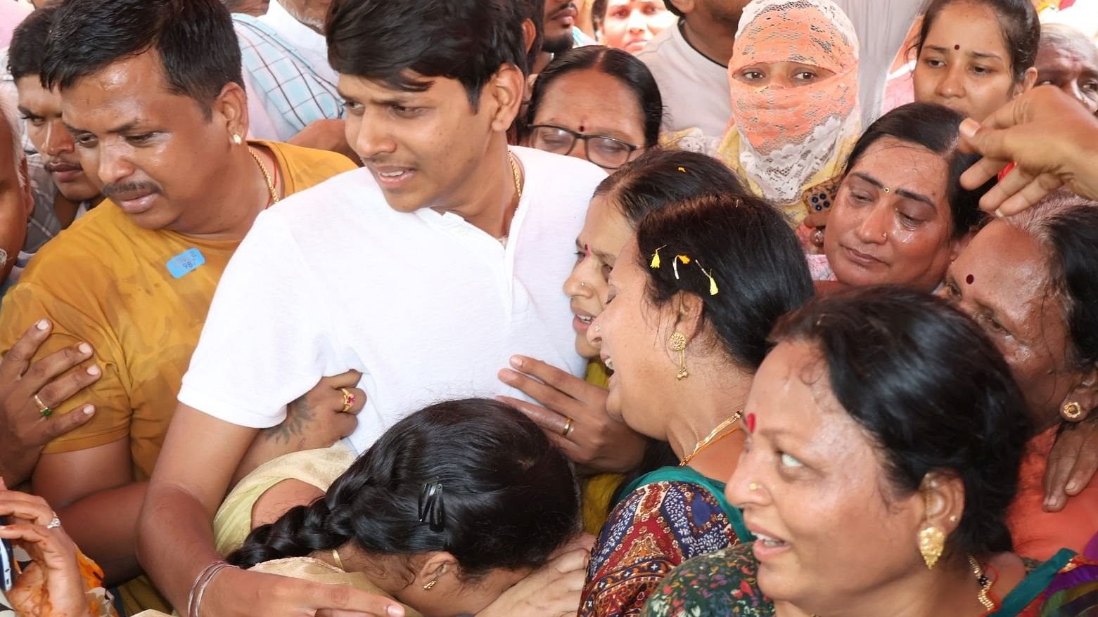 <div class="paragraphs"><p>Neha’s family members break down as they bid farewell to her in Hubballi on Friday. </p></div>