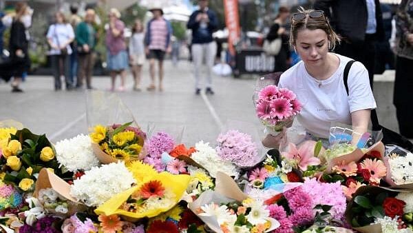 <div class="paragraphs"><p>Members of the public pay their respect and lay flowers at the scene of Saturday's mass stabbing at Bondi Junction.</p></div>