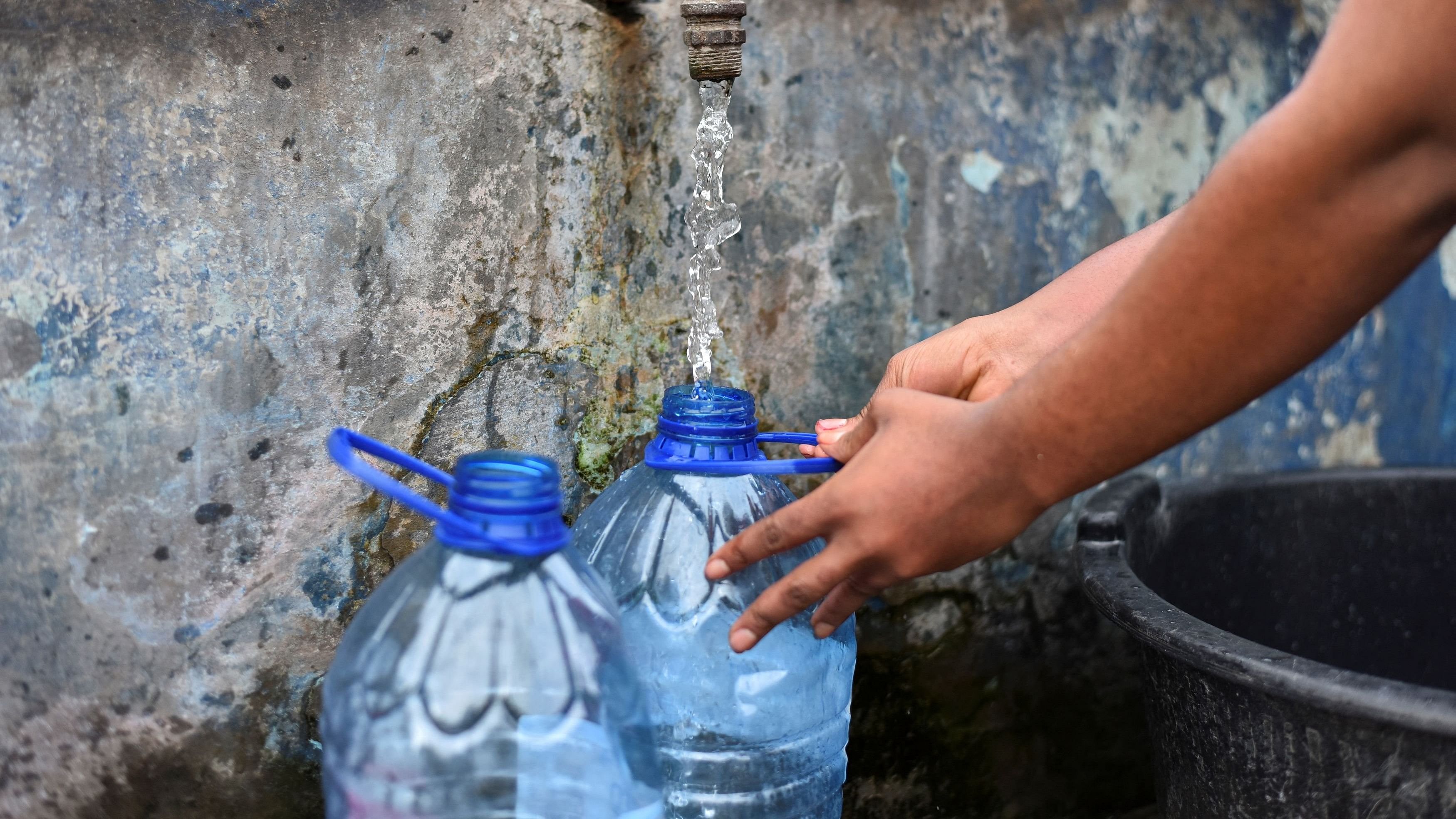 <div class="paragraphs"><p>People use a communal tap to fill water bottles in a neighbourhood affected by the cholera outbreak. Representative image.</p></div>