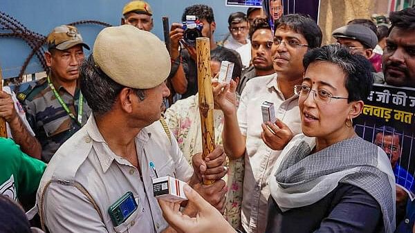 <div class="paragraphs"><p>Delhi Minister Atishi along with AAP supporters carries 'insulin' during a protest over Tihar adminisatration's alleged failure in providing insulin to jailed Delhi CM Arvind Kejriwal, outside the Tihar jail, in New Delhi, Sunday, April 21, 2024. </p></div>