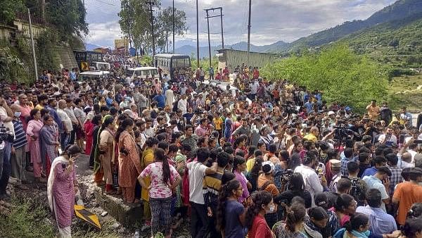 <div class="paragraphs"><p>People block the Rishikesh-Badrinath highway in protest against the killing of Ankita Bhandari, at Srinagar in Pauri Garhwal district, Sunday, Sept. 25, 2022.</p></div>