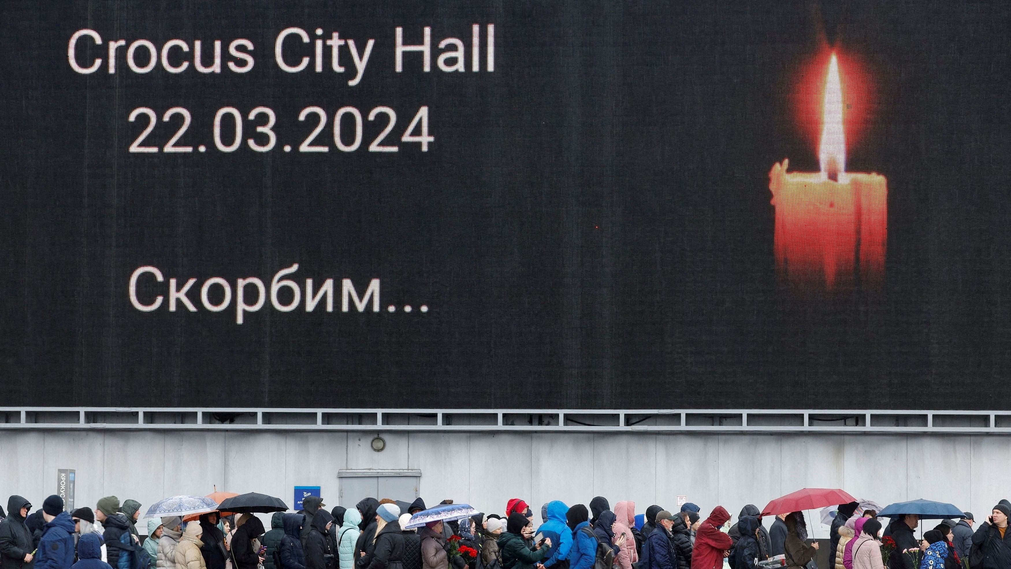 <div class="paragraphs"><p>People line up to lay flowers at a makeshift memorial to the victims of a shooting attack set up outside the Crocus City Hall concert venue in the Moscow Region, Russia, March 24, 2024.</p></div>