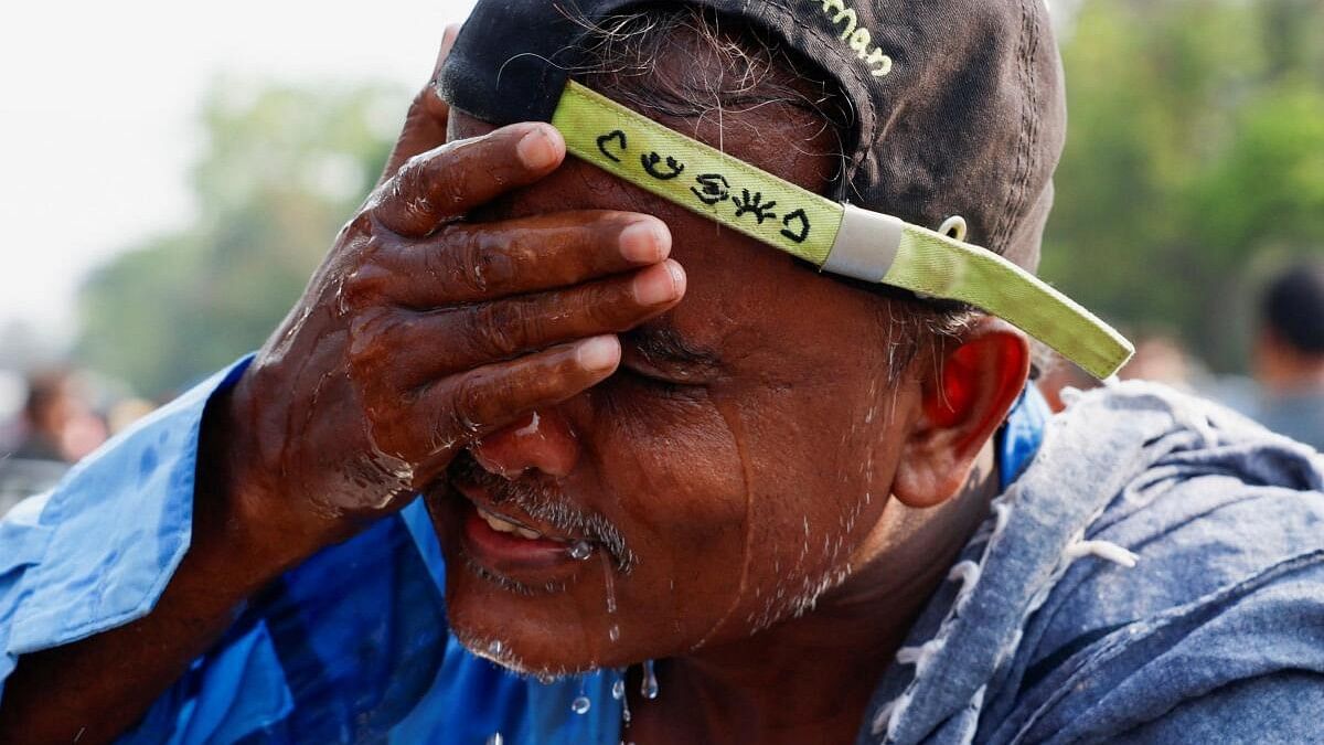 <div class="paragraphs"><p>A man washes his face with water on a hot summer day at Kolkata market. (Representative image)</p></div>