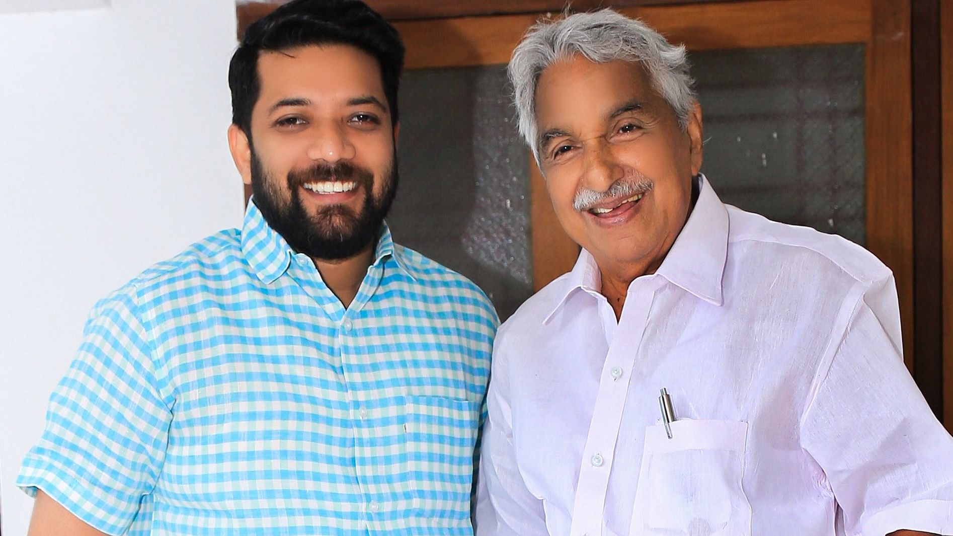 <div class="paragraphs"><p>Congress Lok Sabha candidate and MLA Shafi Parambil (left) with former Kerala CM Oommen Chandy.</p></div>