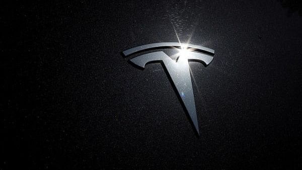 <div class="paragraphs"><p>Tesla logo. </p></div>