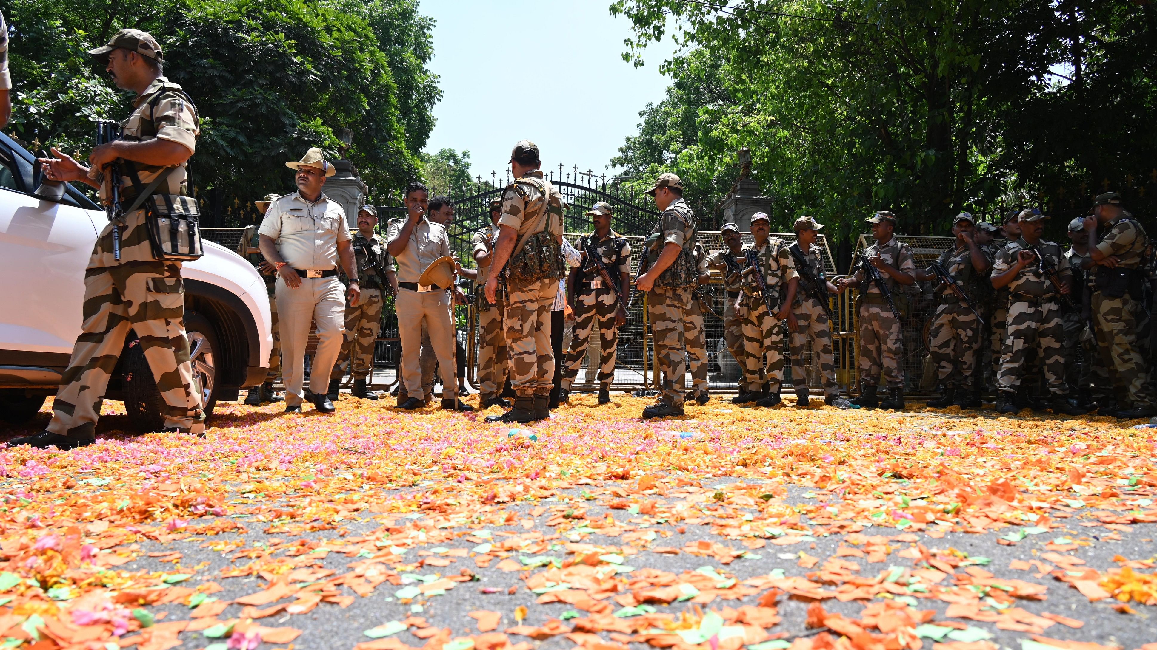 <div class="paragraphs"><p>CISF personnel tight security for candidates who will be filling a nomination for Lok sabha election</p></div>