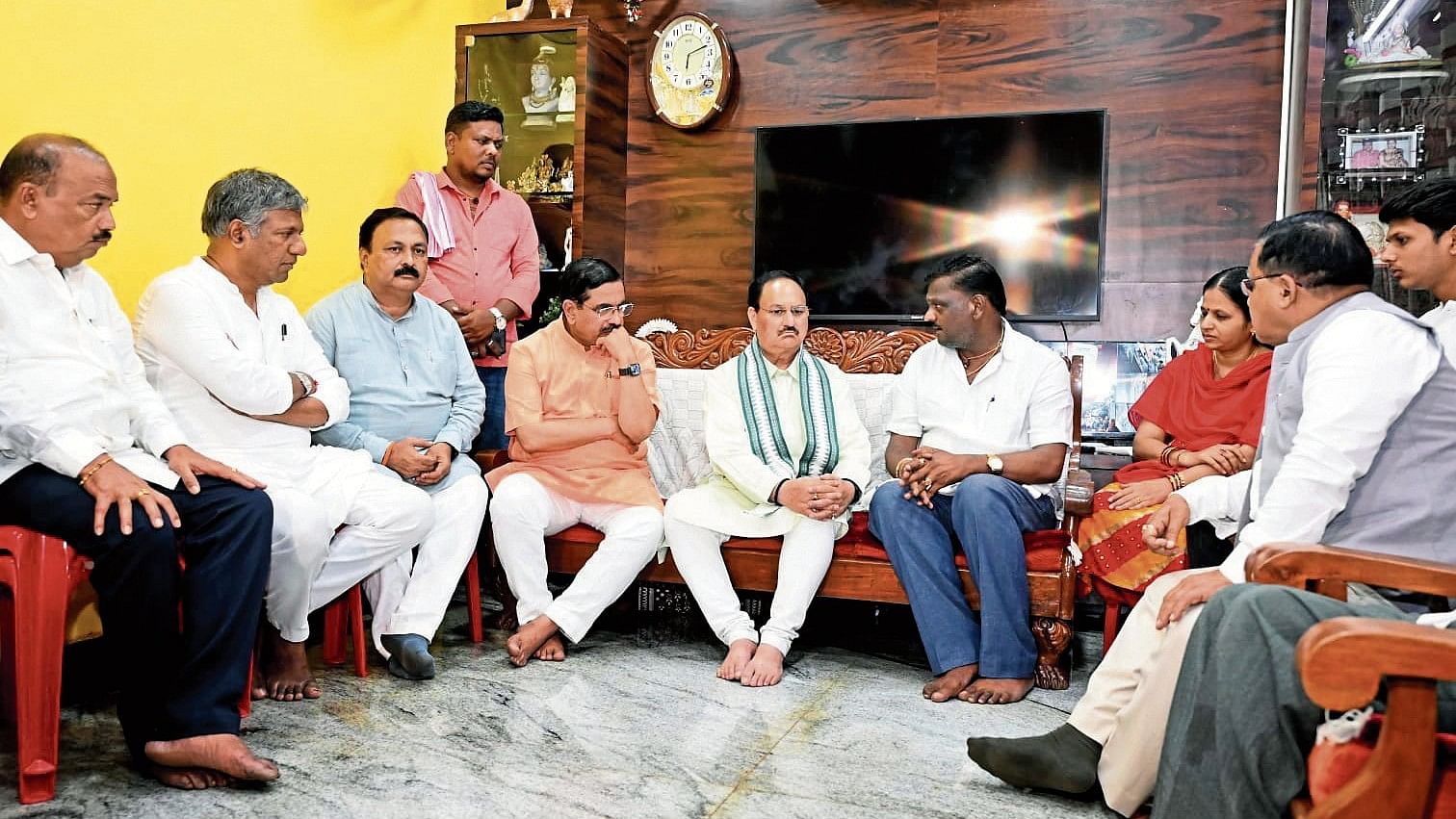 BJP national president J P Nadda speaks to the family members of Neha Hiremath, who was murdered on the premises of a Hubballi college, on Sunday. Union minister Pralhad Joshi, BJP lawmakers Arvind Bellad and Mahesh Tenginkayi look on. DH Photo