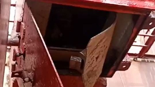 Thieves have broken the offerings box at Chamundeshwari temple at Balanjikare in Arekadu village of Siddapura.