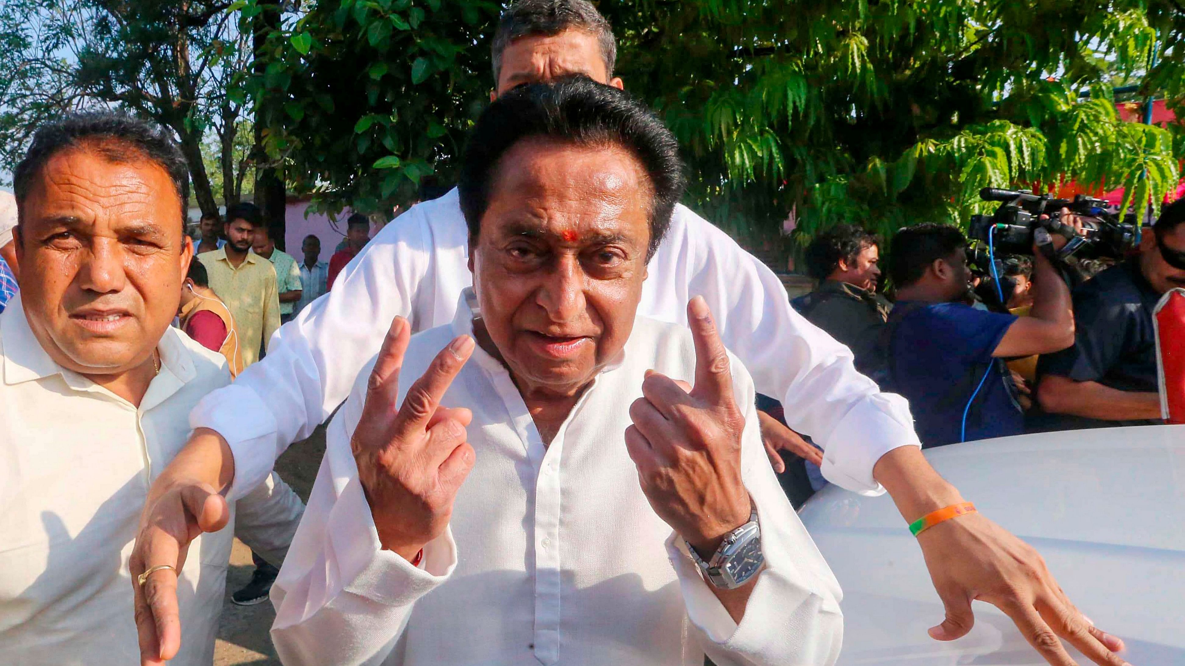 <div class="paragraphs"><p>Congress candidate Kamal Nath shows his finger marked with indelible ink after casting his vote for the first phase of Lok Sabha&nbsp;elections, in Chhindwara.</p></div>