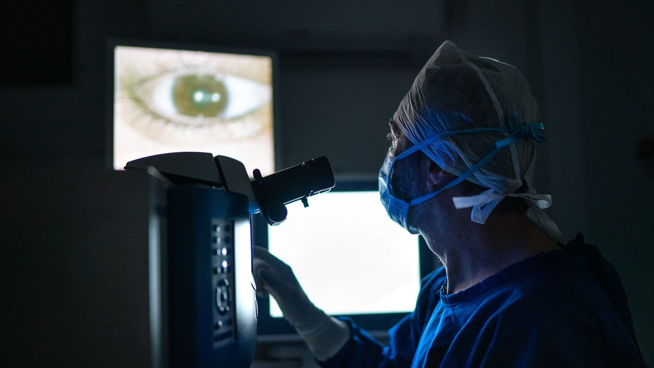 <div class="paragraphs"><p>Representative image showing a&nbsp;cataract surgery.</p></div>