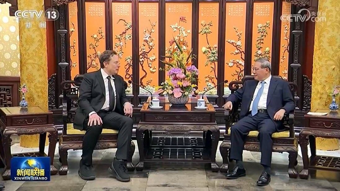 <div class="paragraphs"><p>Elon Musk&nbsp;with Chinese Premier Li Qiang in Beijing.&nbsp;</p></div>