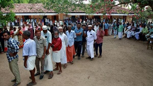 <div class="paragraphs"><p>People stand in lines as they wait to cast their votes at a polling station during the second phase of the general election in Eramalloor village, in the southern state of Kerala, India, April 26, 2024.</p></div>