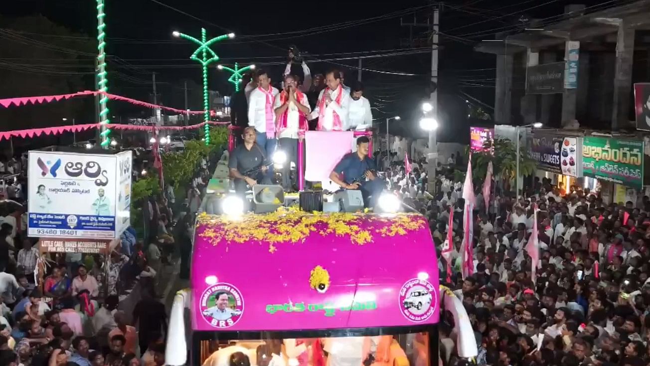 <div class="paragraphs"><p>KCR during his bus yatra</p></div>