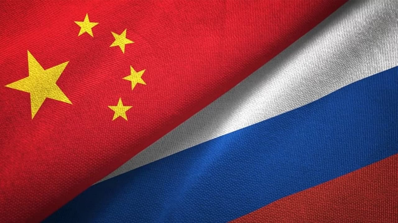 <div class="paragraphs"><p>Flags of Russia and China.</p></div>