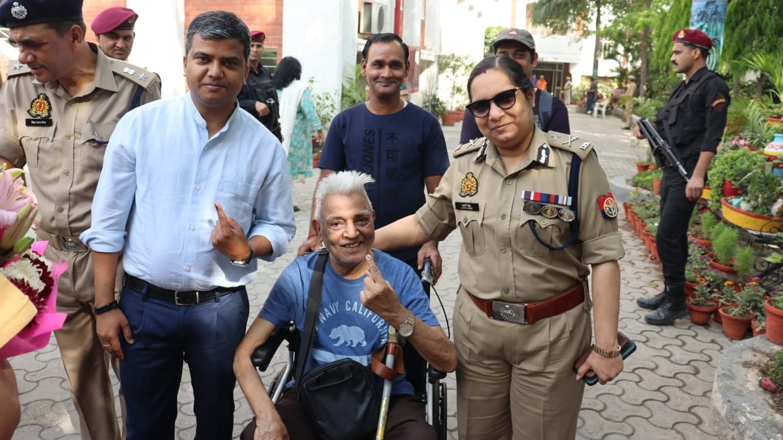 <div class="paragraphs"><p>Noida Commissioner of Police with a senior citizen who arrived to cast vote at a polling booth in Gautam Buddh Nagar in Noida on April 26, 2024.</p></div>
