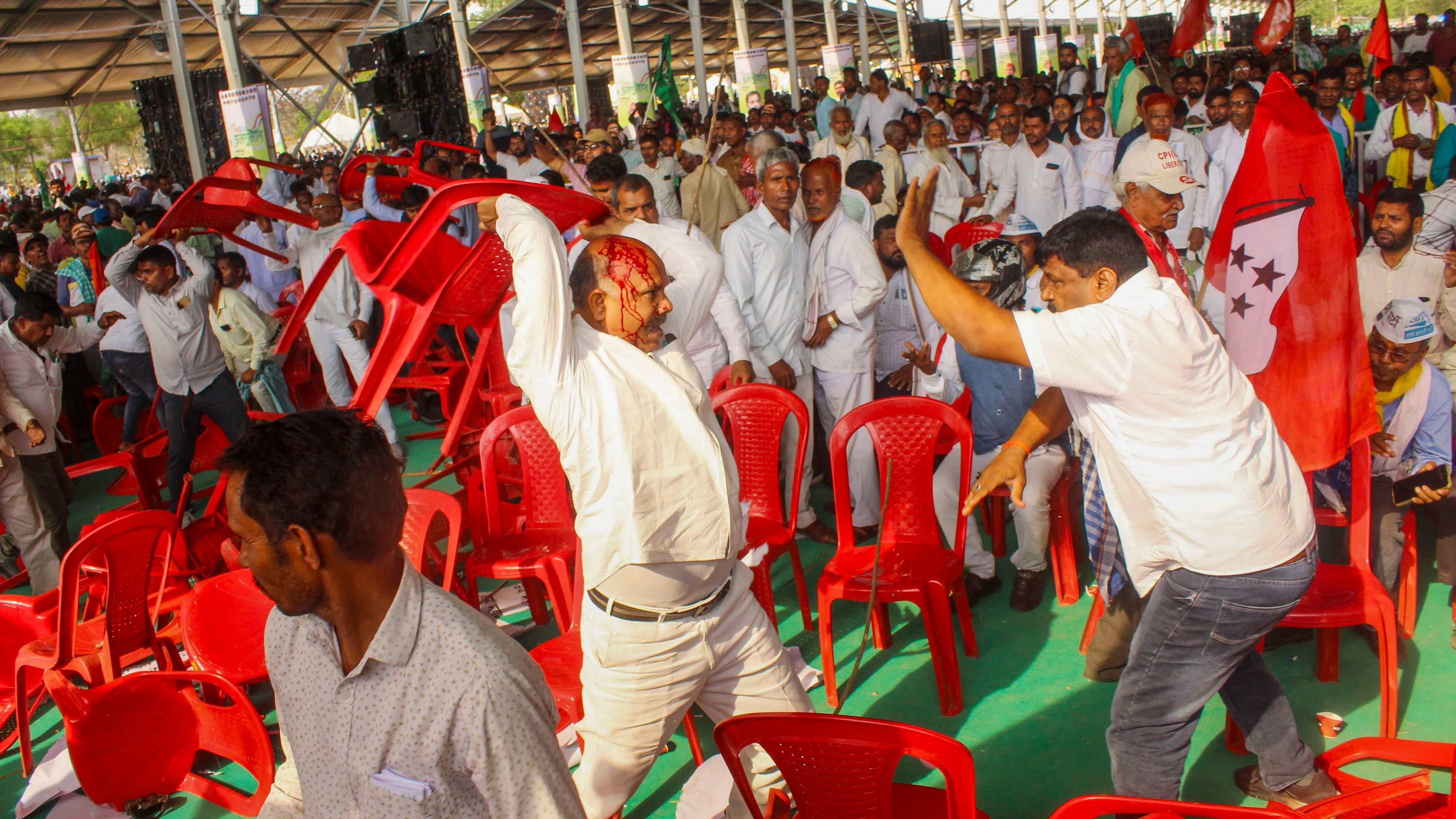 <div class="paragraphs"><p>Congress and RJD workers clash during 'Ulgulan Nyay' rally of Indian National Developmental Inclusive Alliance (I.N.D.I.A.), in Ranchi, on Sunday.</p></div>