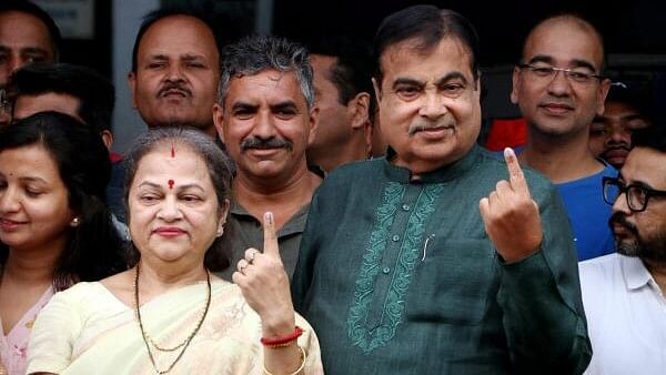 <div class="paragraphs"><p>BJP candidate from Nagpur Nitin Gadkari with his wife shows his finger marked with indelible ink after casting his vote for the first phase of Lok Sabha elections, in Nagpur, Friday, April 19, 2024. </p></div>