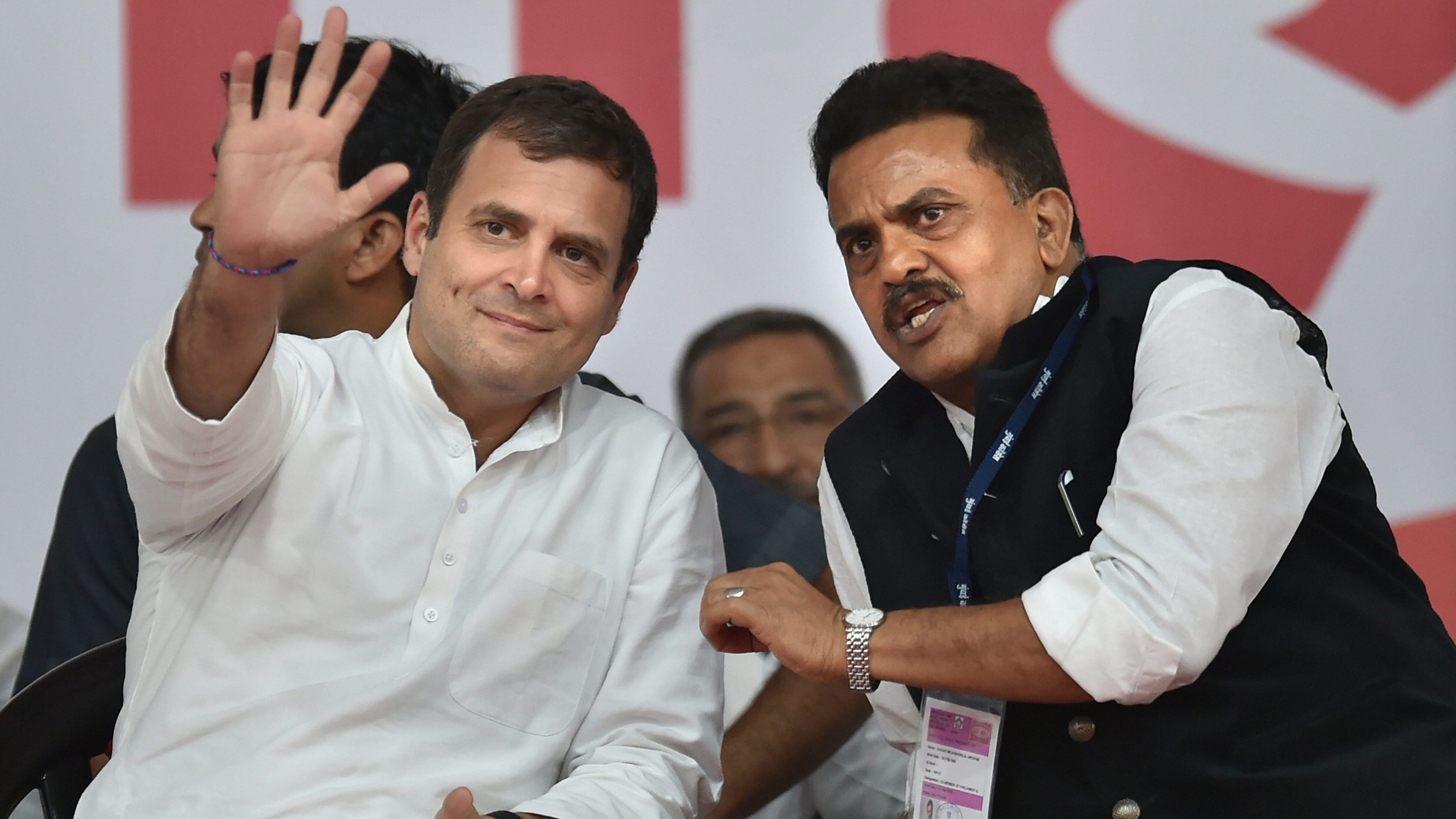 <div class="paragraphs"><p>File photo of Rahul Gandhi with former Mumbai Congress President Sanjay Nirupam</p></div>