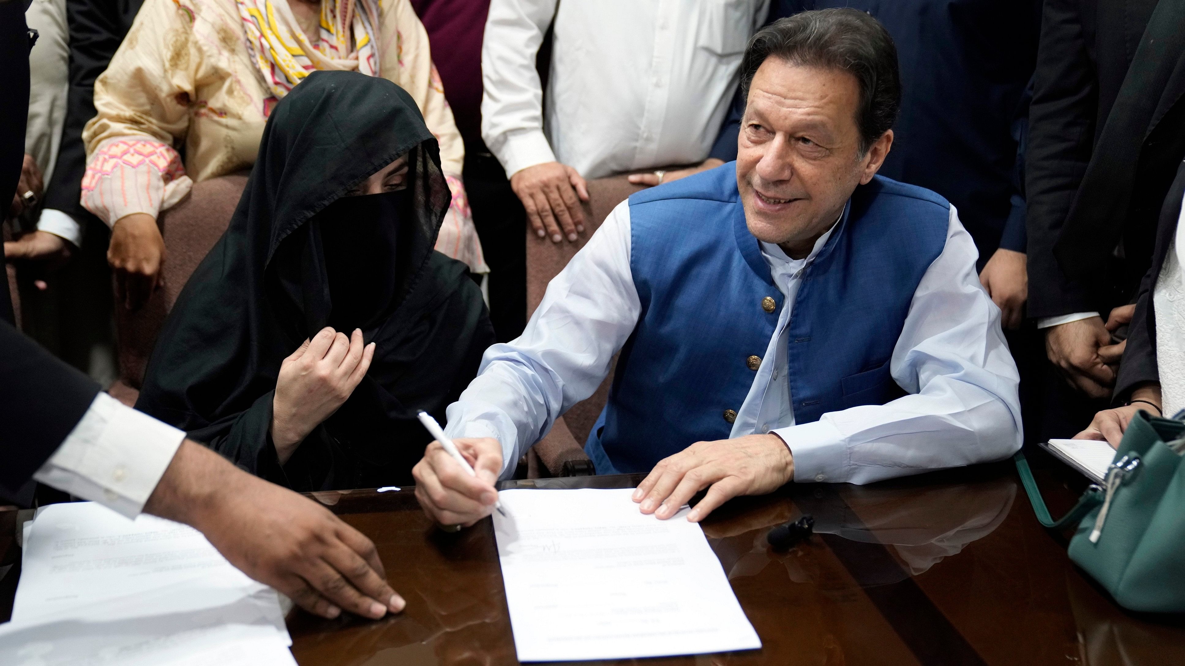<div class="paragraphs"><p> Pakistan's former Prime Minister Imran Khan, and his wife Bushra Bibi.</p></div>