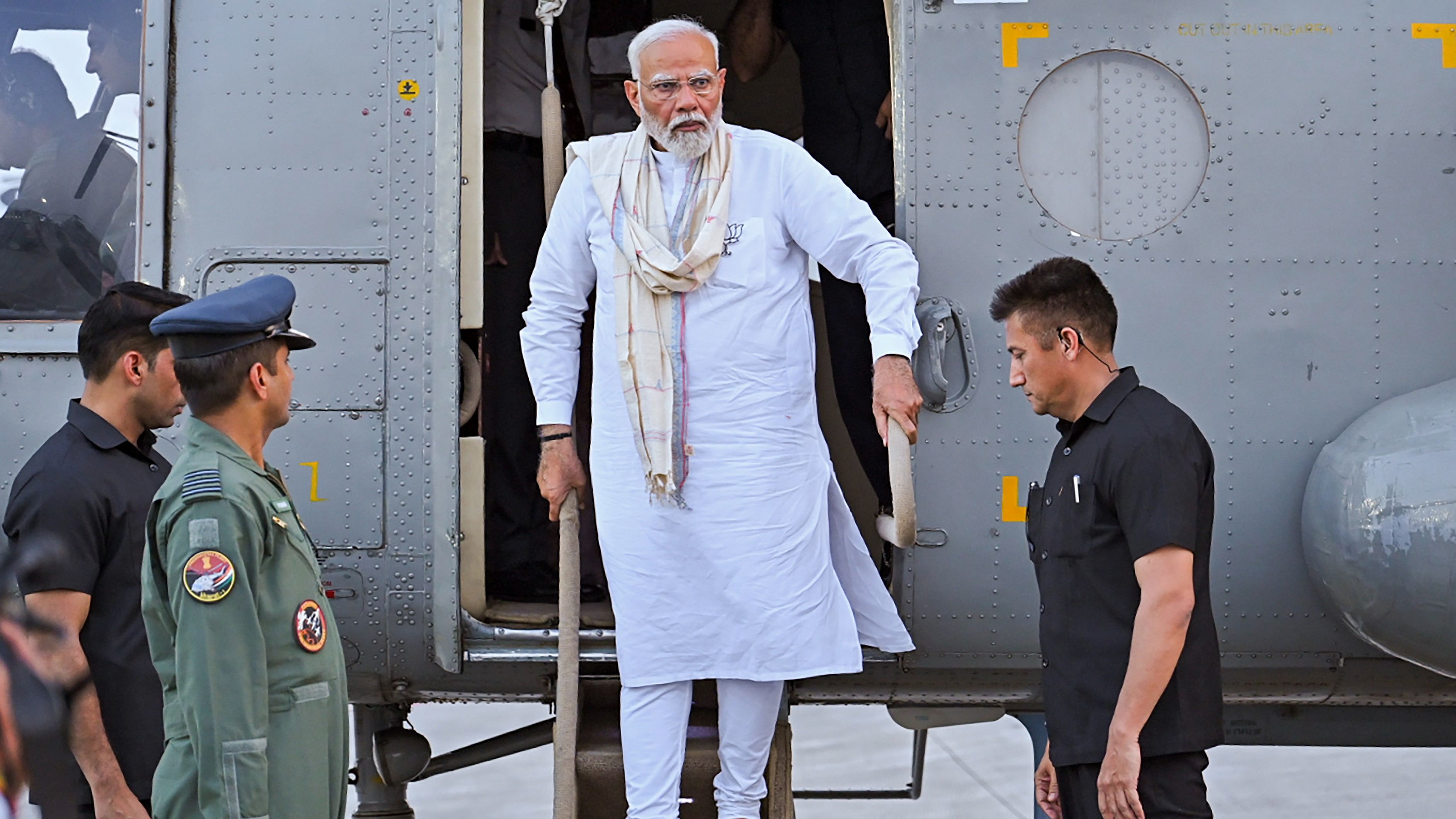 <div class="paragraphs"><p>rime Minister Narendra Modi arrives at the airport, in Nagpur, Friday.</p></div>