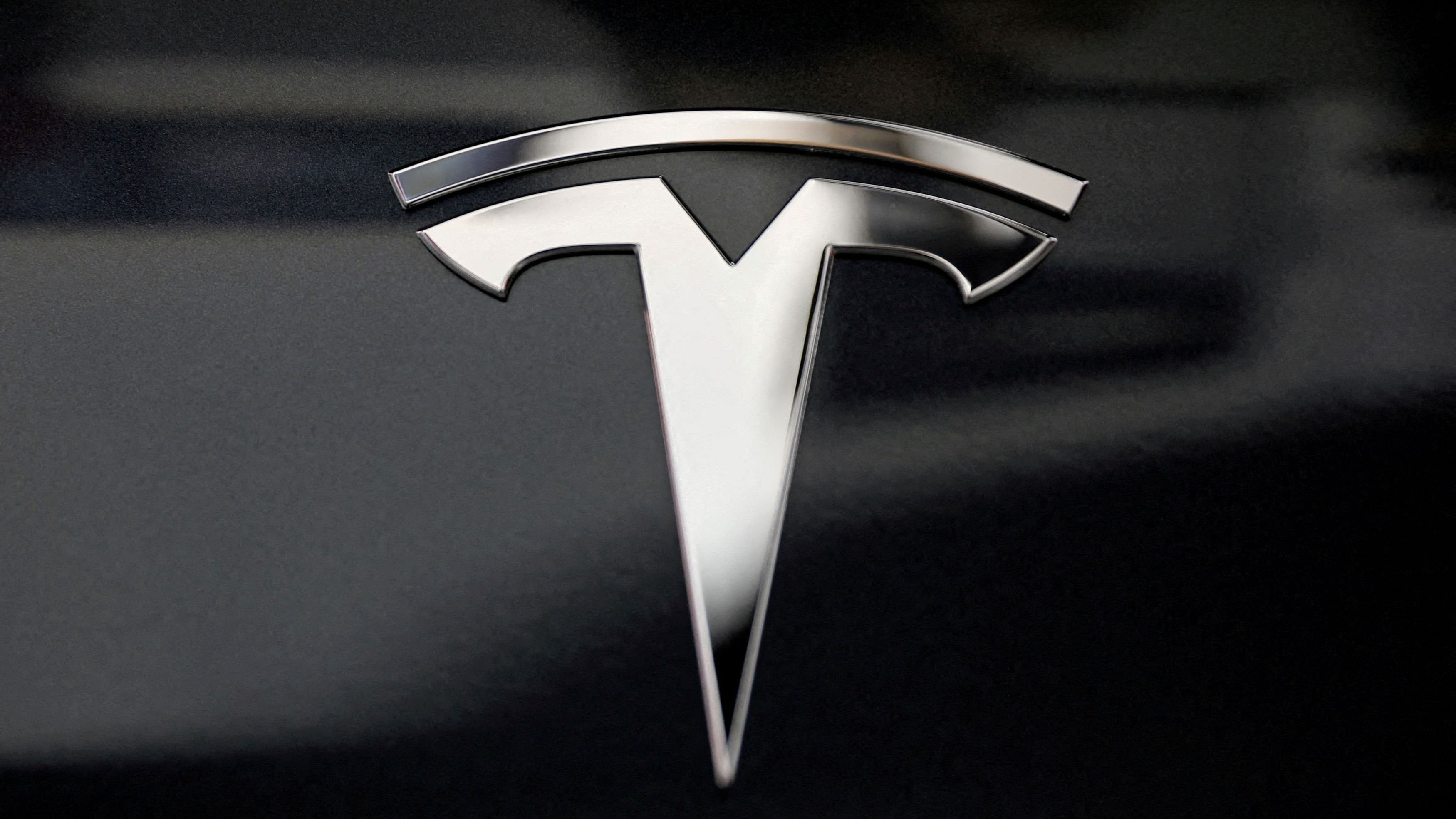 <div class="paragraphs"><p>Tesla logo </p></div>