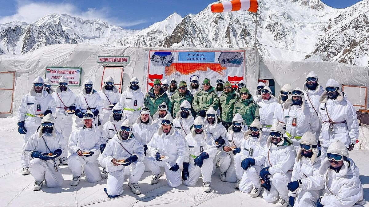 <div class="paragraphs"><p>Defence Minister Rajnath Singh and Chief of Army Staff General Manoj Pande during a visit at Siachen Base Camp, in Ladakh.</p></div>
